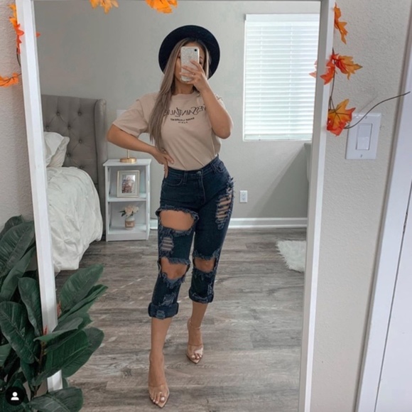 High Waisted Mom Jeans Distressed - Picture 3 of 3